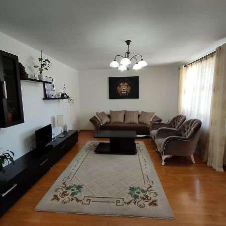 "Apartament"-Casa Genius Плоещ Екстериор снимка