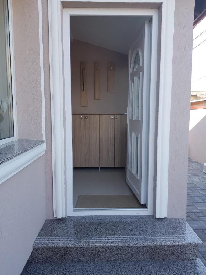 "Apartament"-Casa Genius Плоещ Екстериор снимка