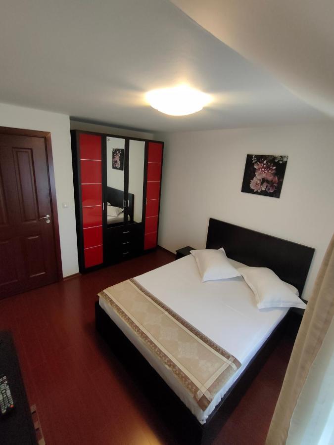 "Apartament"-Casa Genius Плоещ Екстериор снимка
