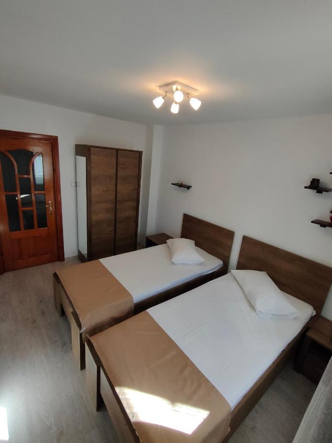 "Apartament"-Casa Genius Плоещ Екстериор снимка