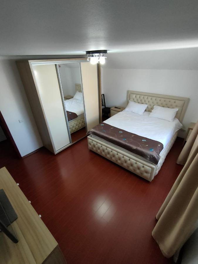 "Apartament"-Casa Genius Плоещ Екстериор снимка