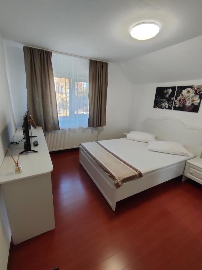 "Apartament"-Casa Genius Плоещ Екстериор снимка