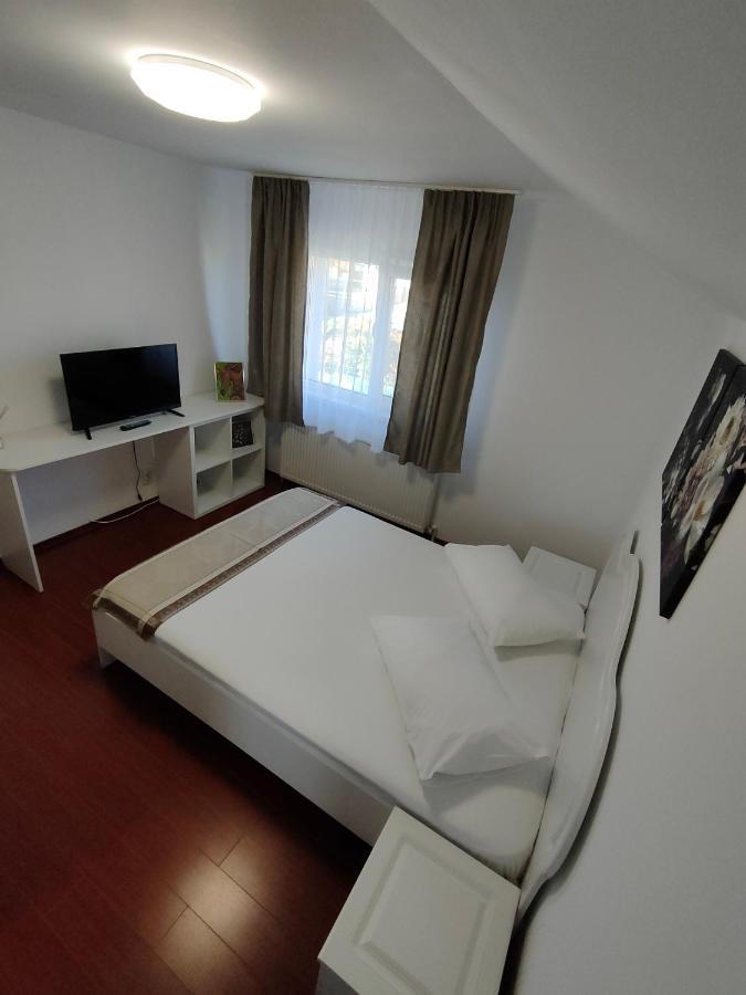 "Apartament"-Casa Genius Плоещ Екстериор снимка