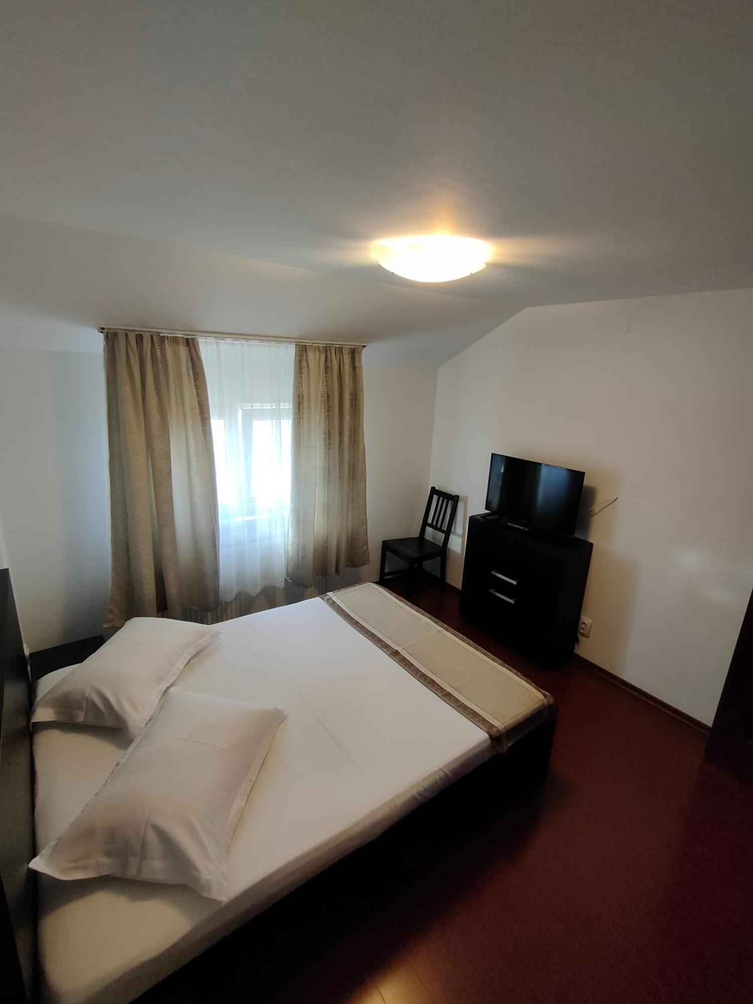 "Apartament"-Casa Genius Плоещ Екстериор снимка