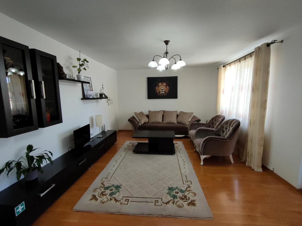 "Apartament"-Casa Genius Плоещ Екстериор снимка