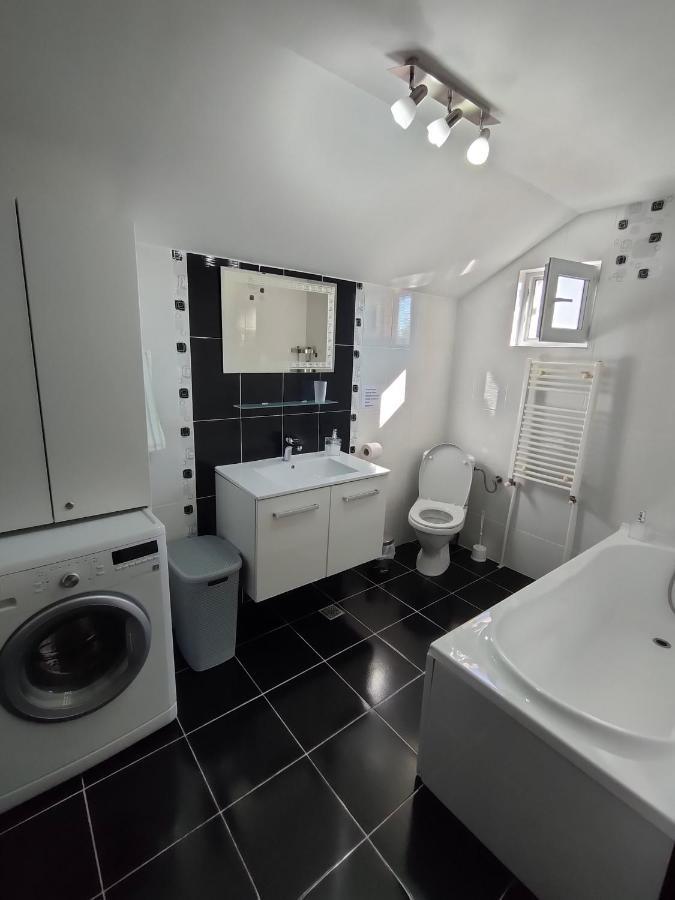 "Apartament"-Casa Genius Плоещ Екстериор снимка